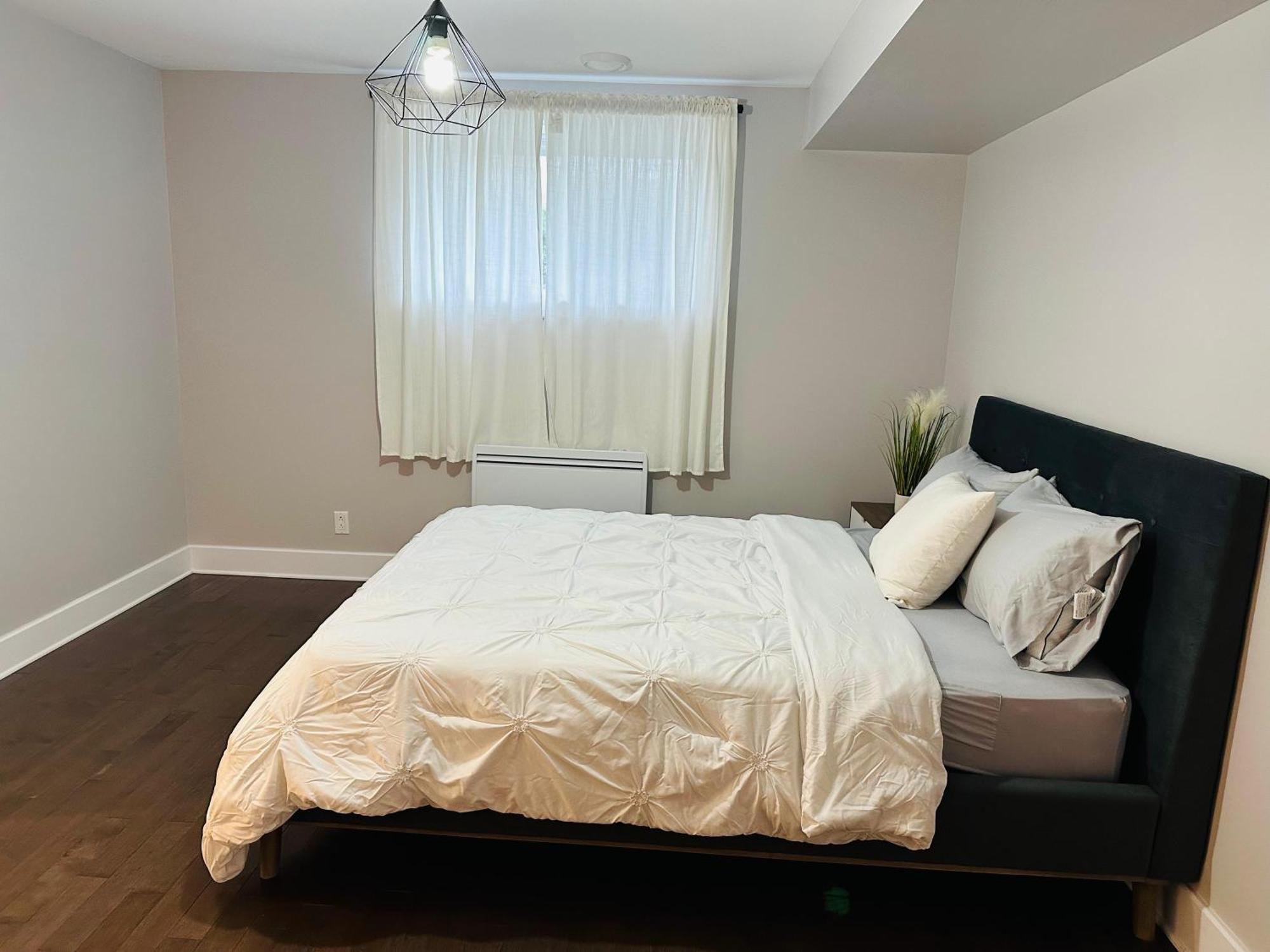 Urban Retreat - 2 Bedroom, 3 Beds, 6 Guests, Free Parking Longueuil Exterior foto